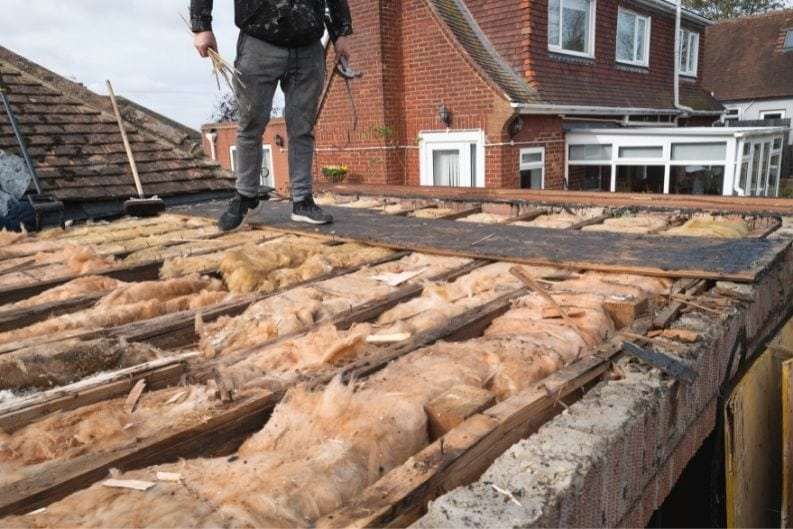 Remove Spray Foam Insulation From a Roof